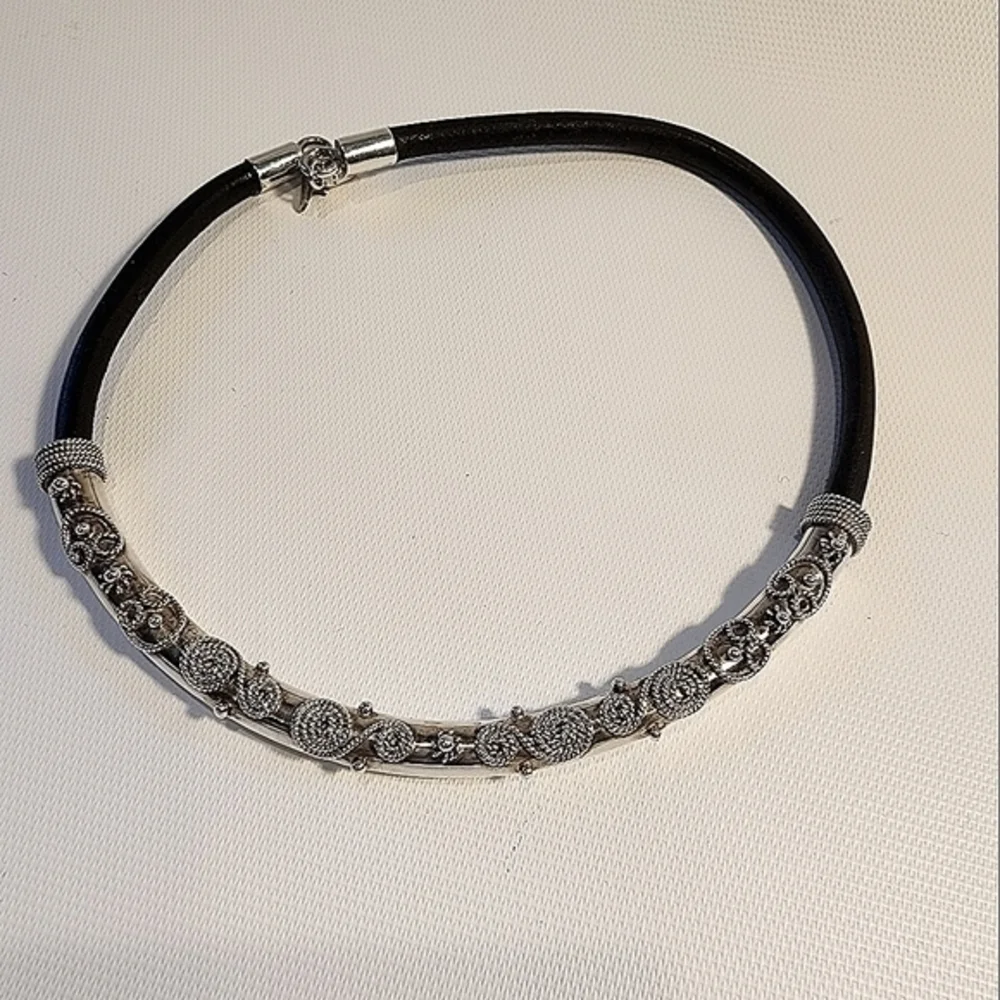 No brand this necklace